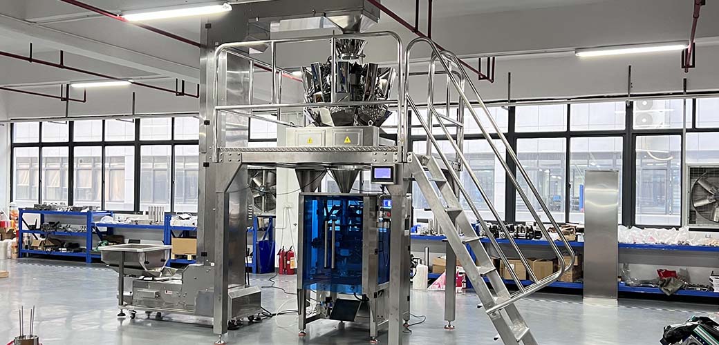 Vertical granule packaging machine